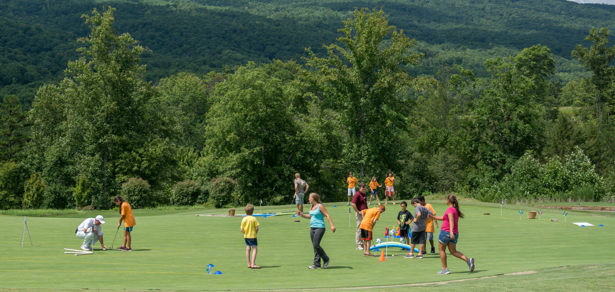 Golf lessons for kids at Bright's Creek Golf Club in Blue Ridge Mountains